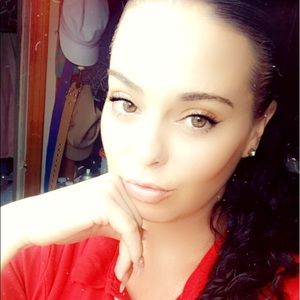 Meet your Posher, Vanessa